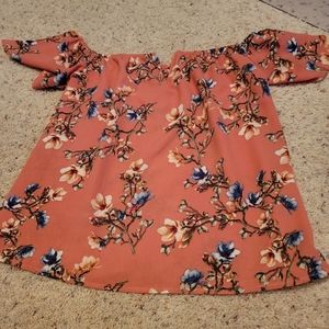 Daytrip cold shoulder floral top size S